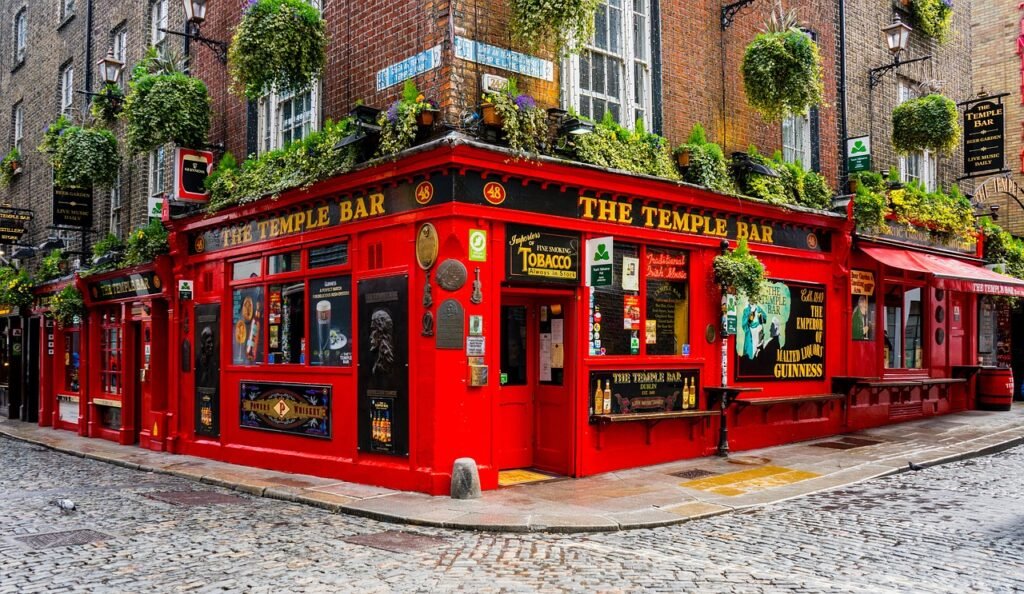 ireland, book dublin hotels, temple bar-4945565.jpg